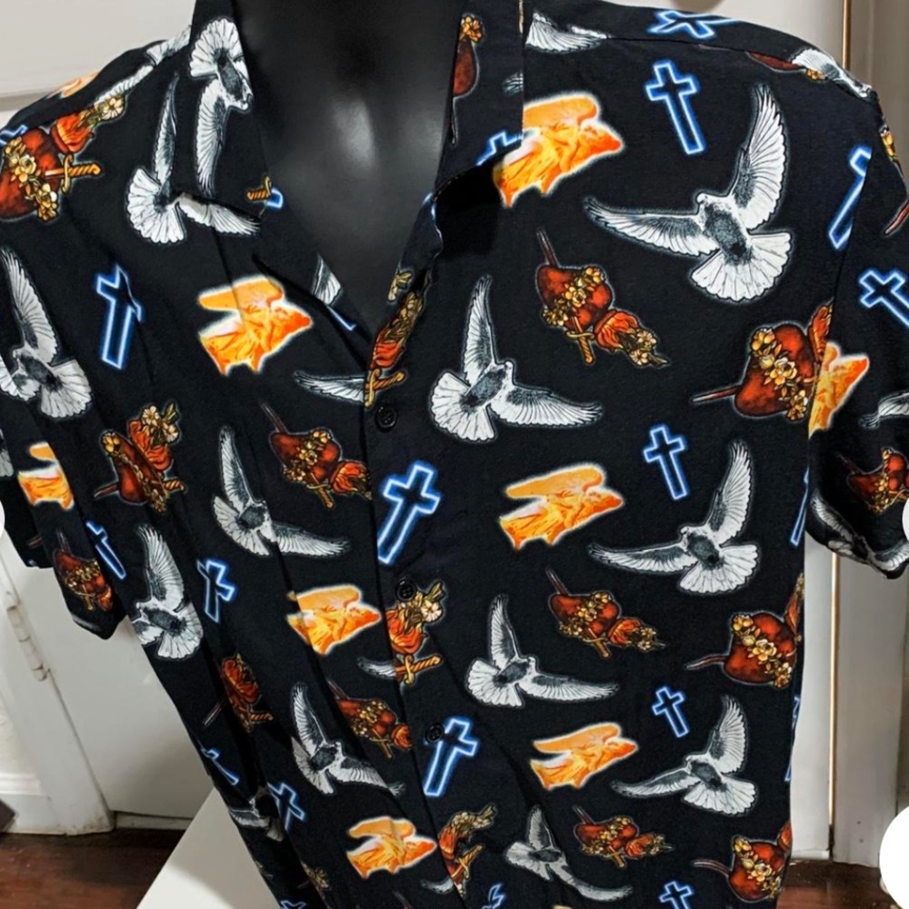 Forever 21 Men’s Romeo and Juliet  Black Graphic Shirt